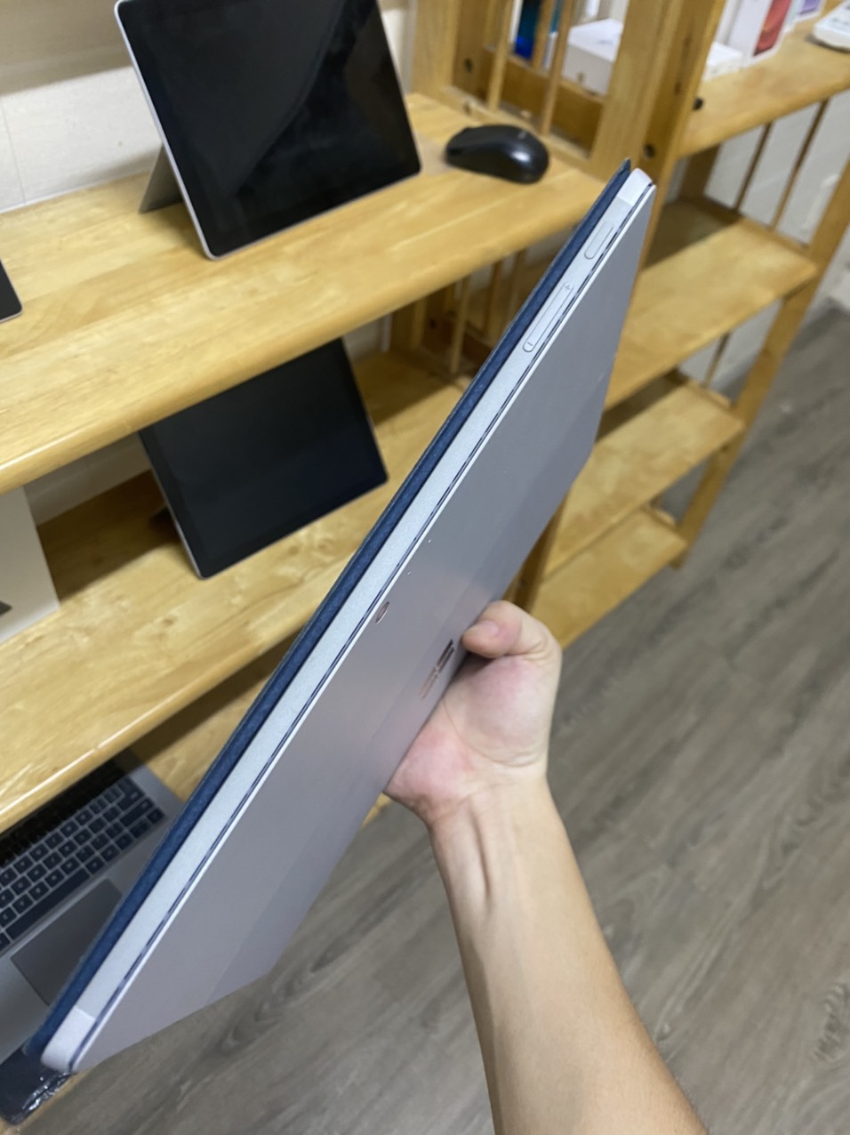 Microsoft Surface Pro 5, intel core i5, Ram 4Gb, SSD 128Gb màn hình 2k touch 12.3" likenew