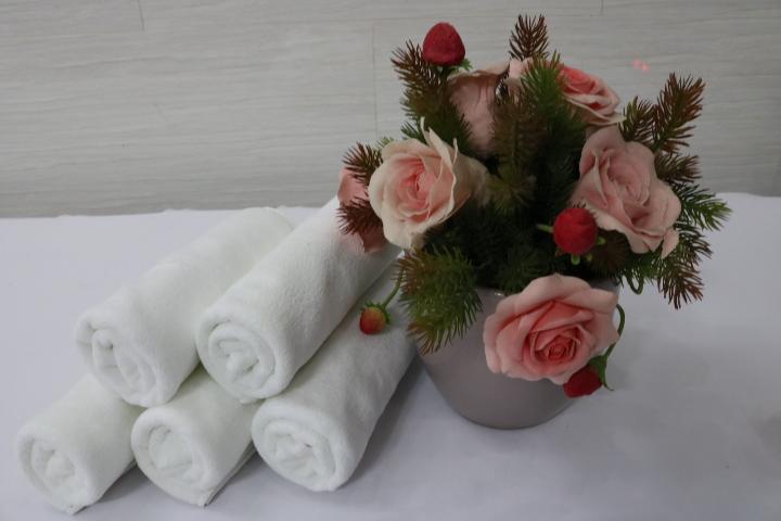 Combo 5 Khăn Mặt, Khăn Quấn Tóc Spa Microfiber Nam Phong Màu Trắng 35*75cm