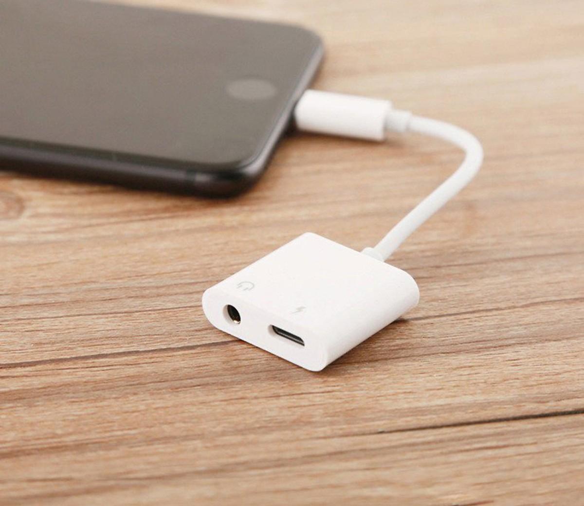 Cáp Chuyển Iphone Cổng Lightning Ra 2 Đầu Lightning Và 3.5mm Cao Cấp