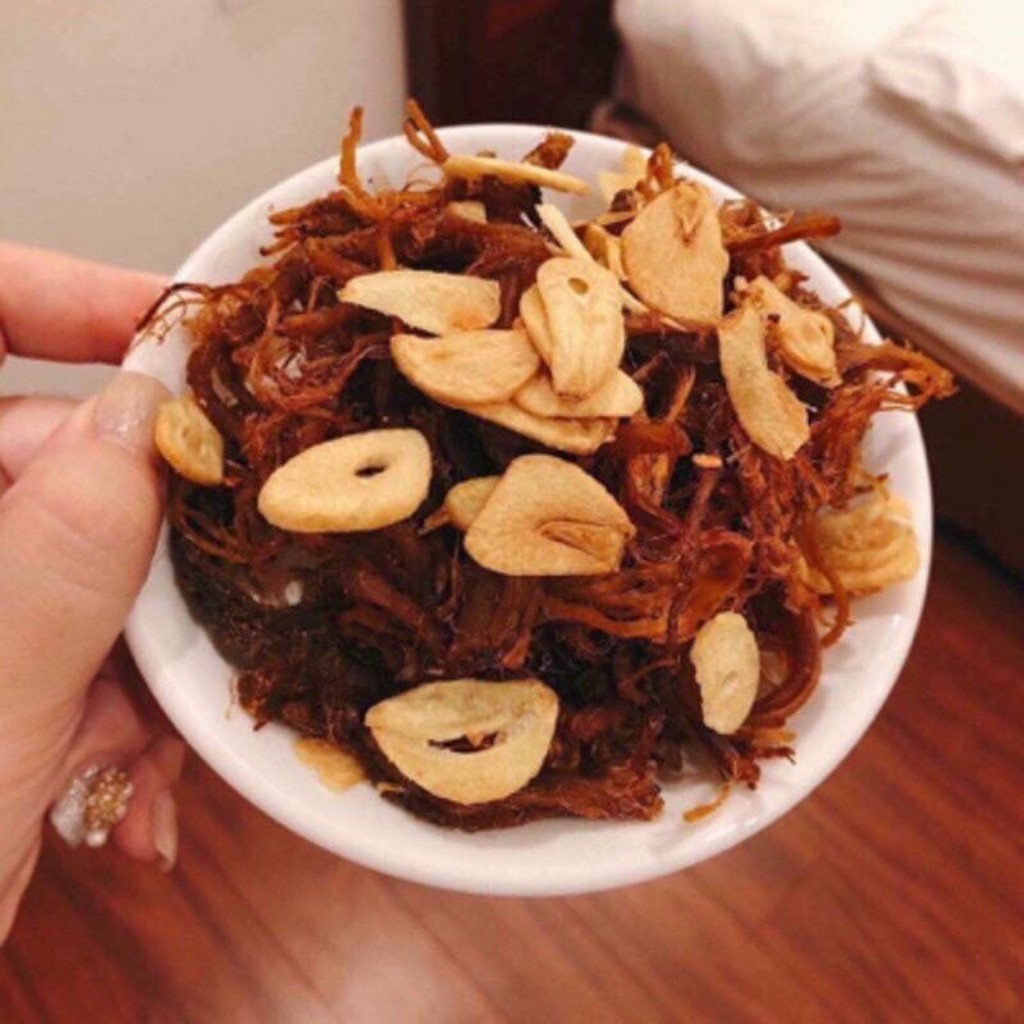 Khô heo cháy tỏi - thịt heo cháy tỏi đậm vị loại ngon tặng kèm tương ớt - đồ ăn vặt nhà làm
