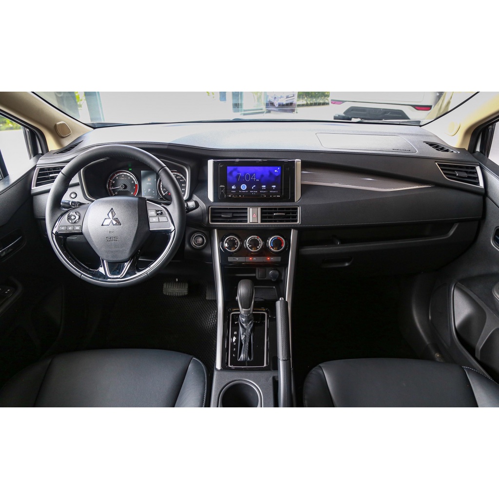 Thảm phủ taplo xe Mitsubishi Xpander/ Xpander Cross 2023 chống nắng đế silicon chống trượt