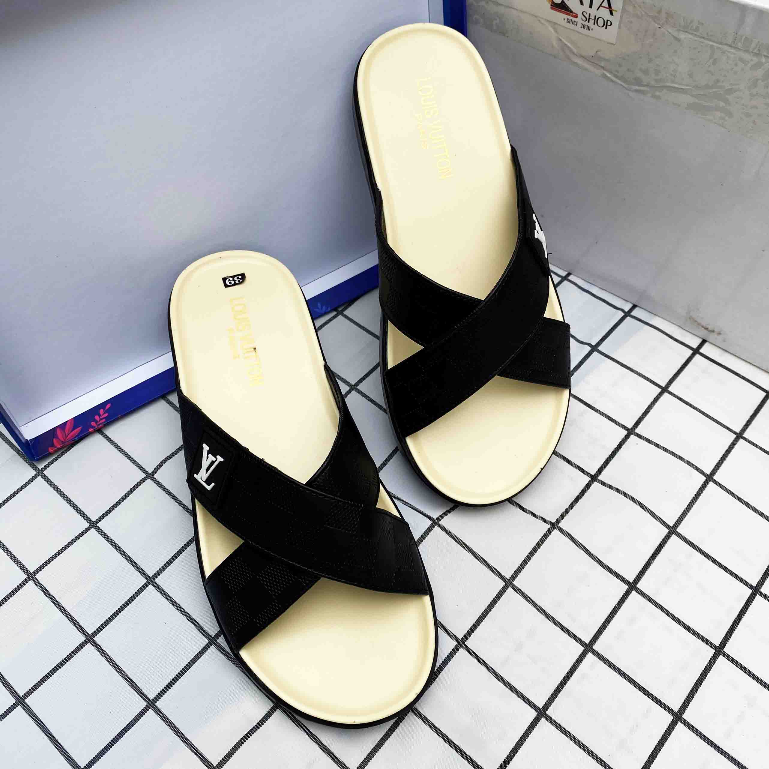 Dép lê nam quai chéo cao cấp Hatashop phiên bản mới full đen Hot 2023 mang cực đẹp, êm chân, chống nước siêu bền, dép nam quai ngang đẹp đi học, đi chơi