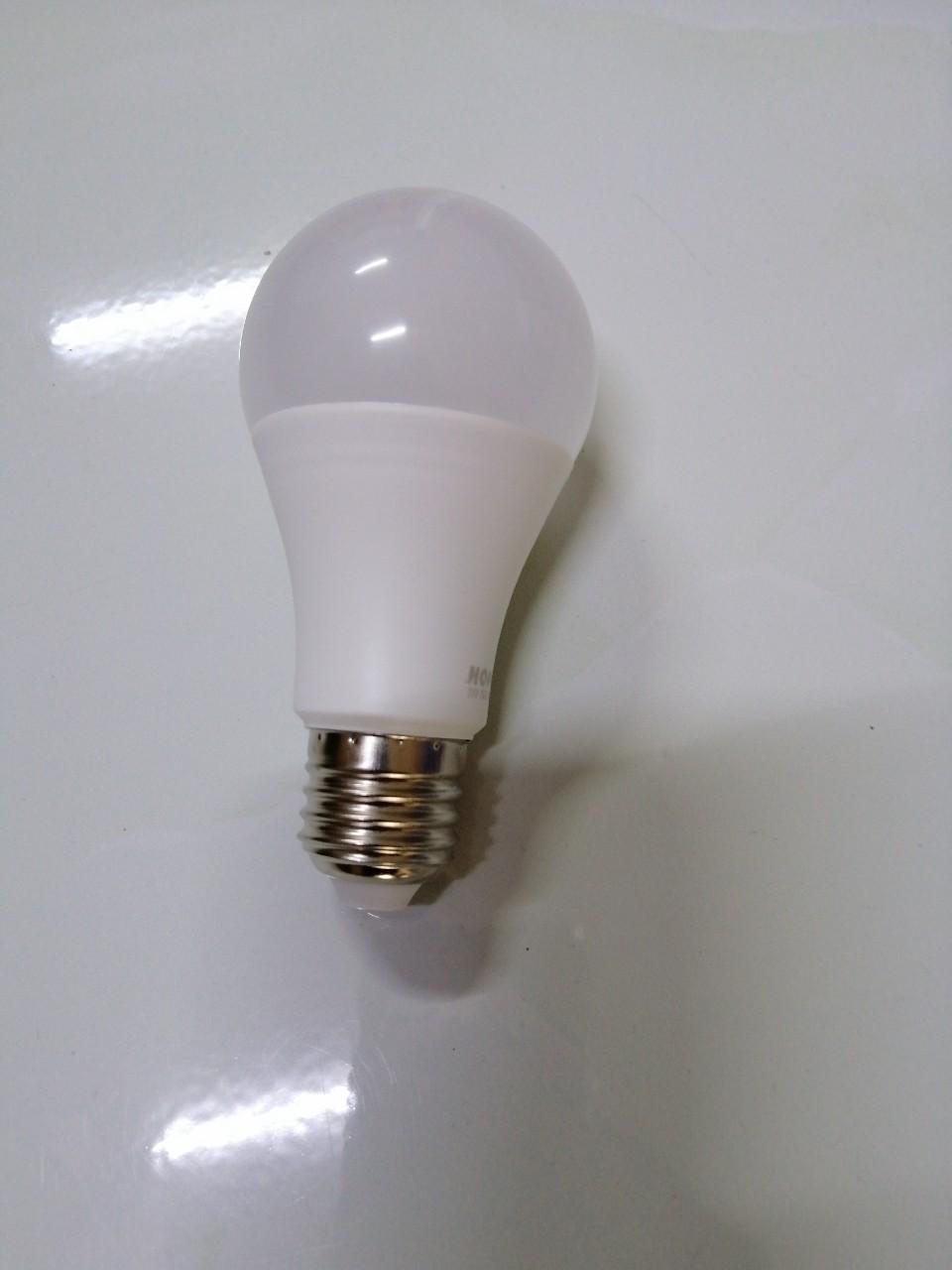 Đèn led bulb trụ 9w ánh sáng trắng