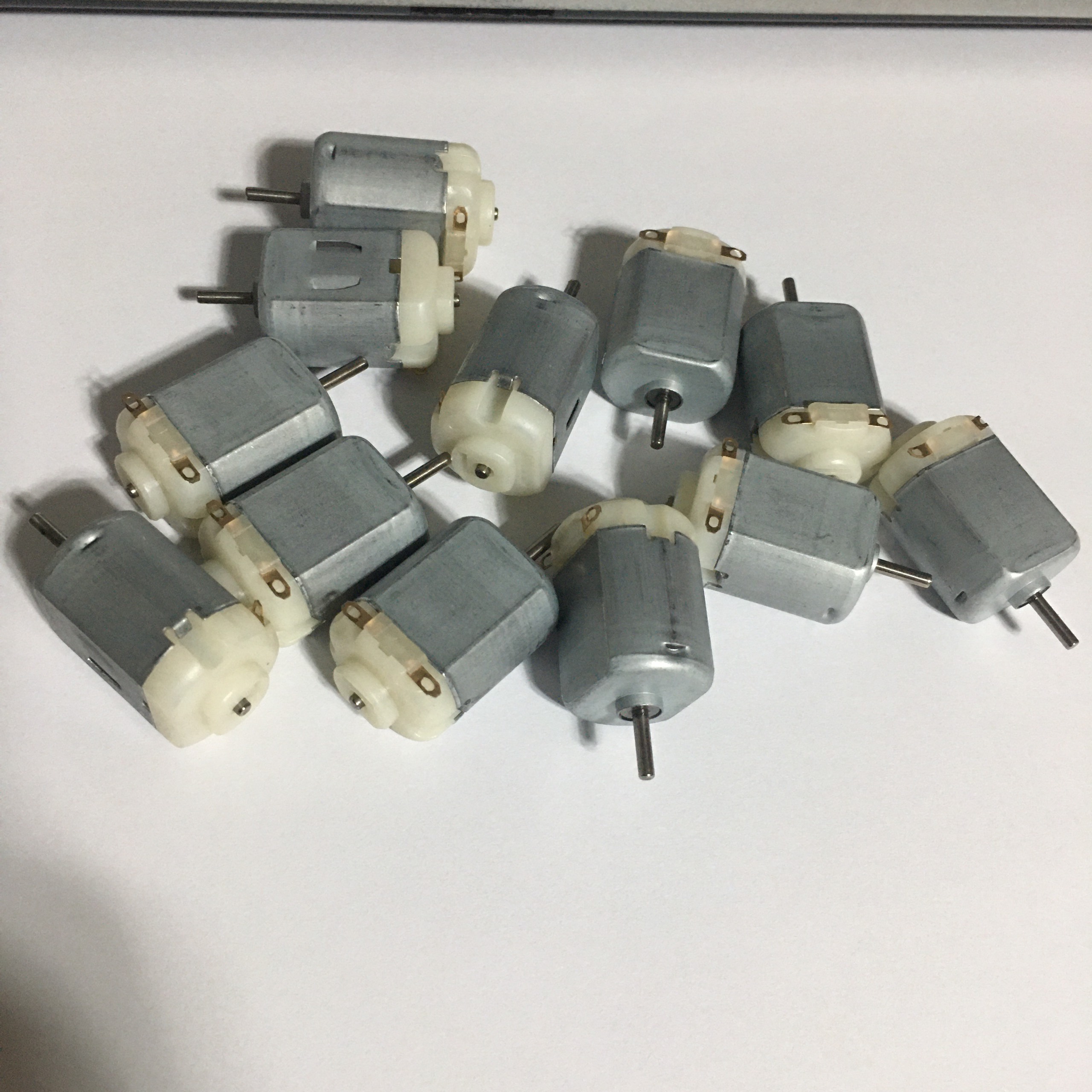 2 động cơ Motor mô tơ mini DIY 3v chạy pin mẫu 130 nắp trắng hàng xịn
