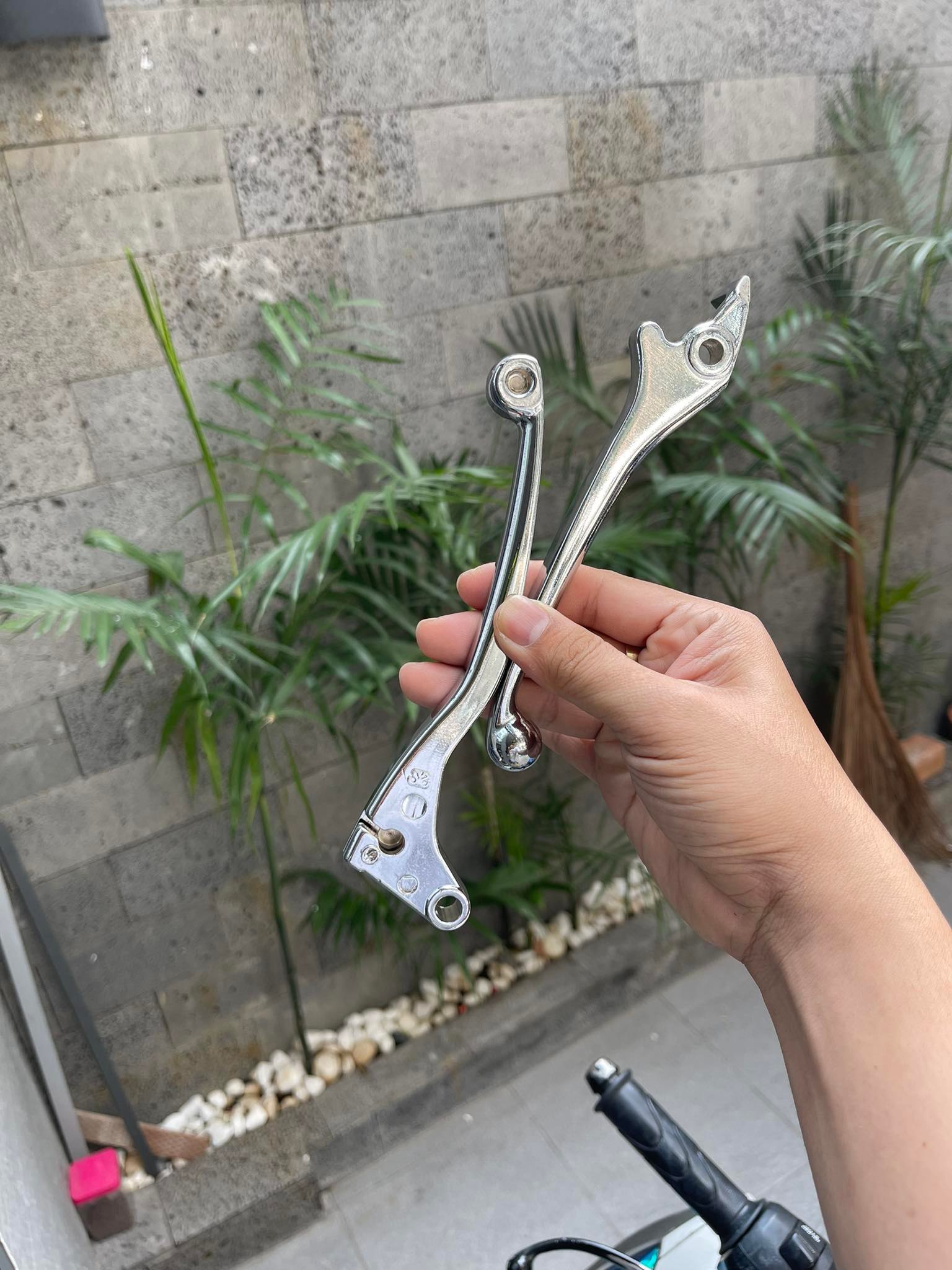 Cặp tay thắng Xi keng inox gắn Winer