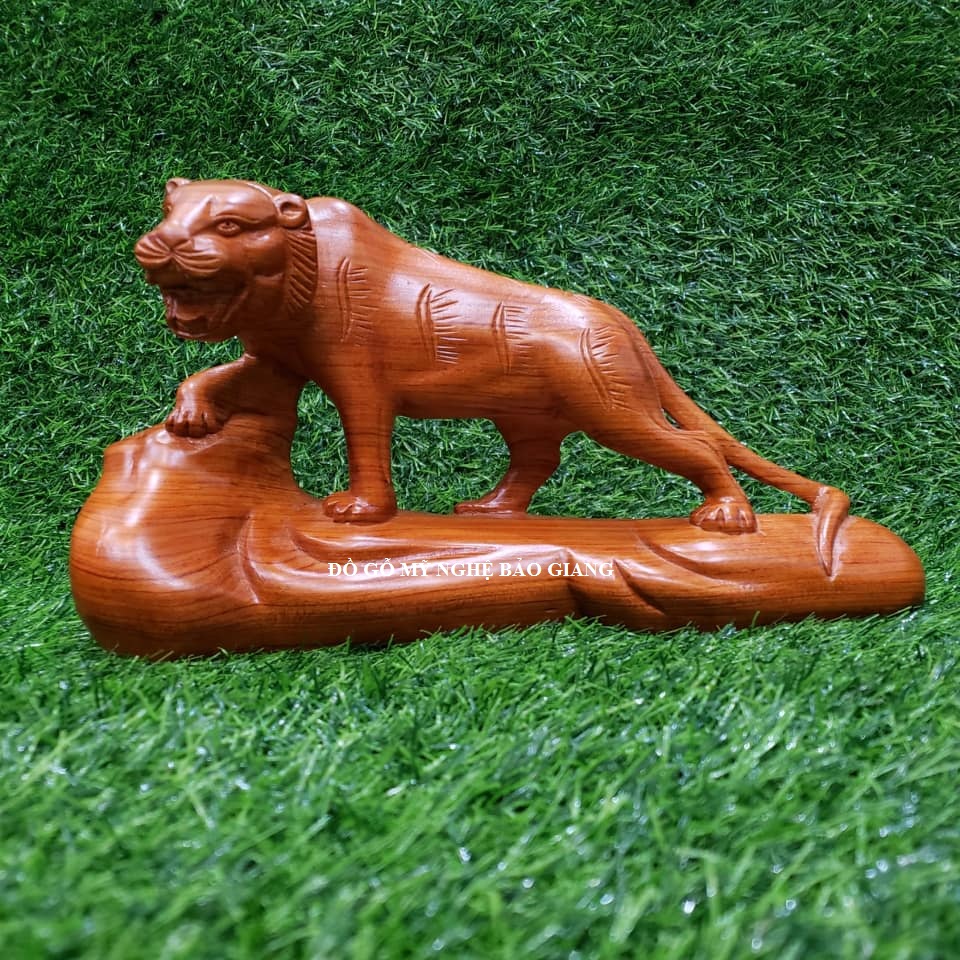 Tượng con hổ gỗ hương dài 30 cm