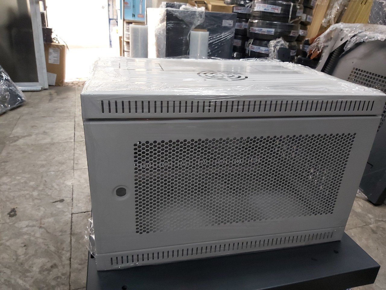 Tủ rack 6u d400 , tủ mạng 6u sâu 400 cao cấp( hàng loại 1 dày chắc)
