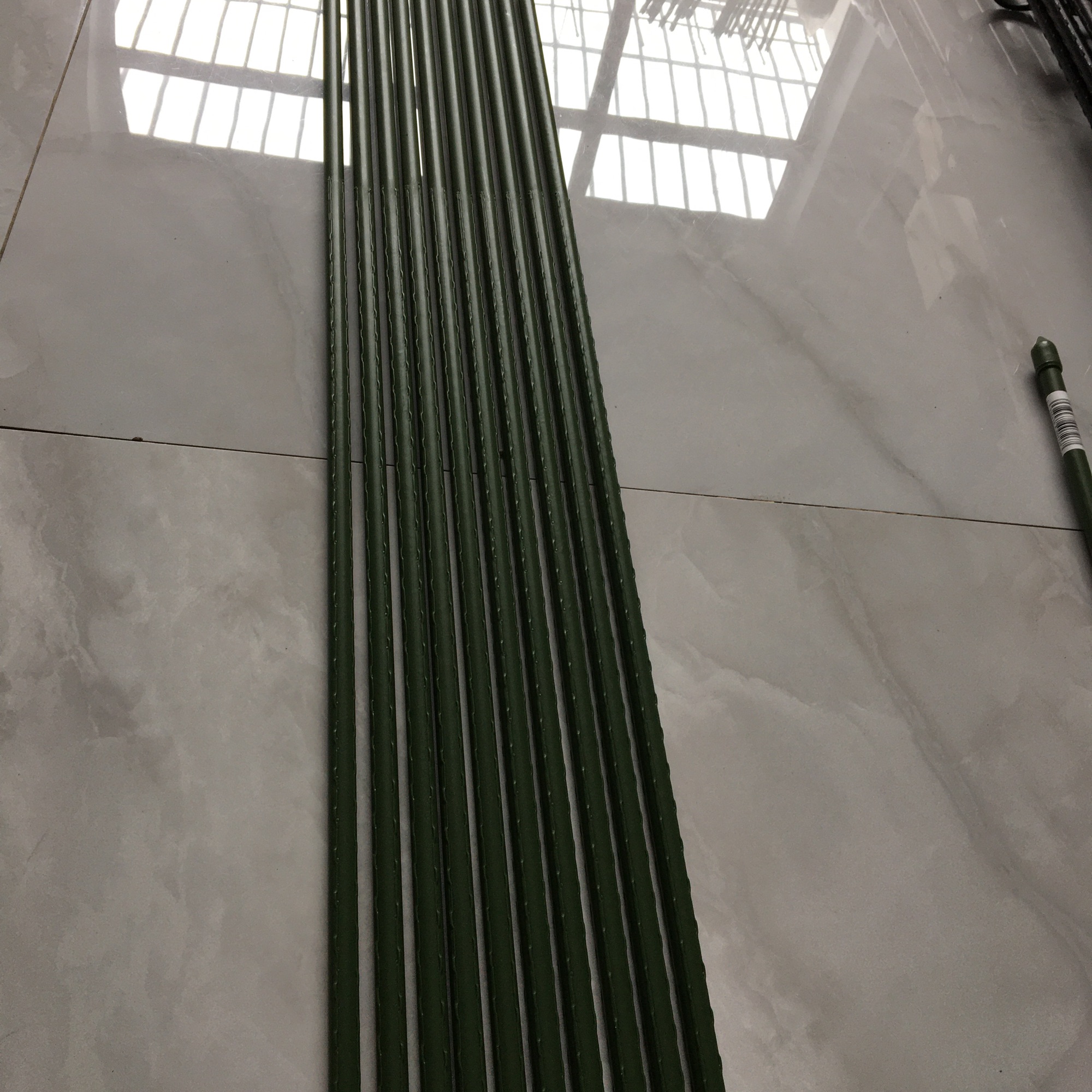 [HCM]Combo 10 ống tre lõi thép bọc nhựa phi 11x150cm dùng để làm giàn cho cây leo