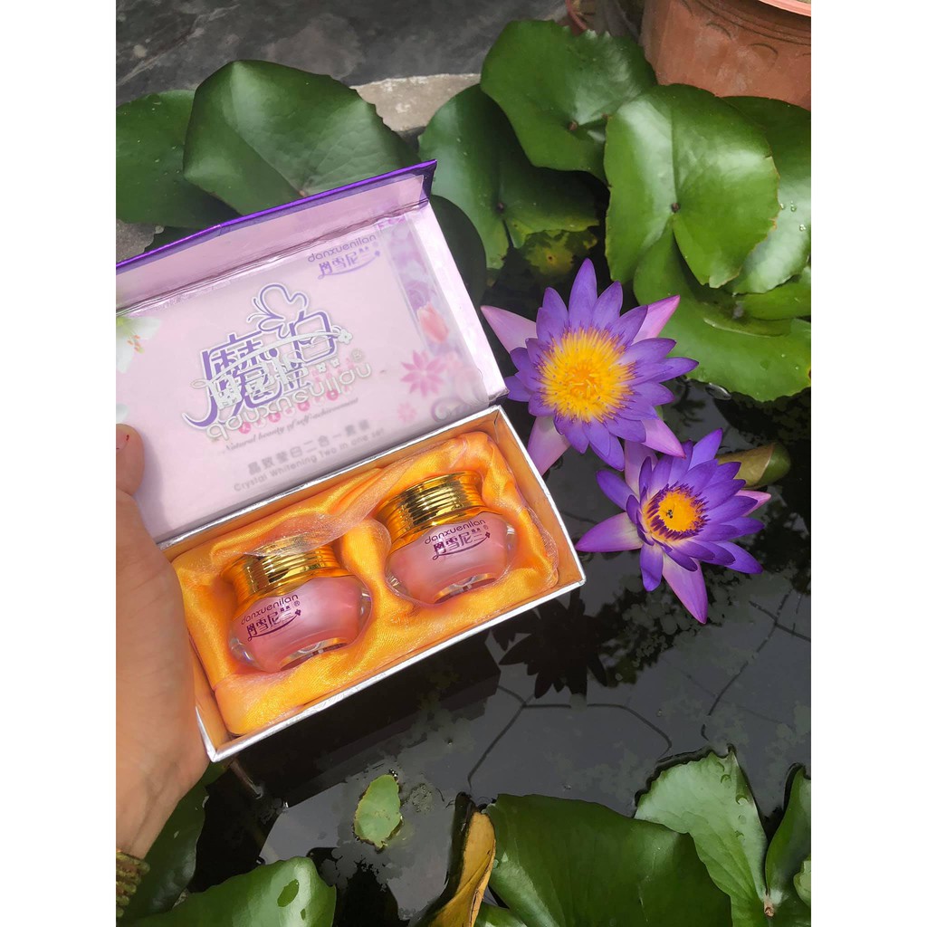 Bộ đôi hoàng cung hồng