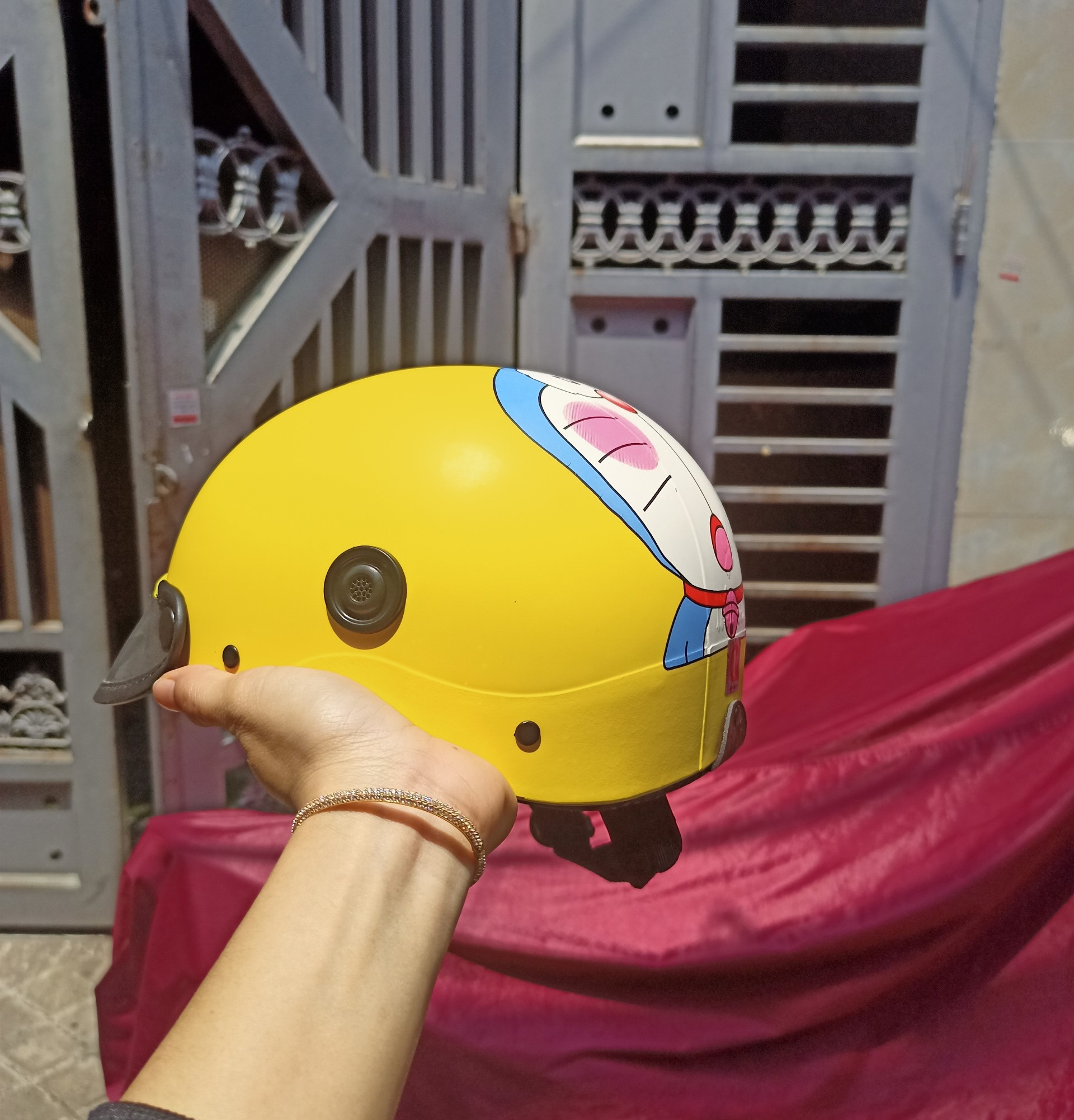 nón bảo hiểm son có lỗ thông gió cao cấp có hình DOREMON