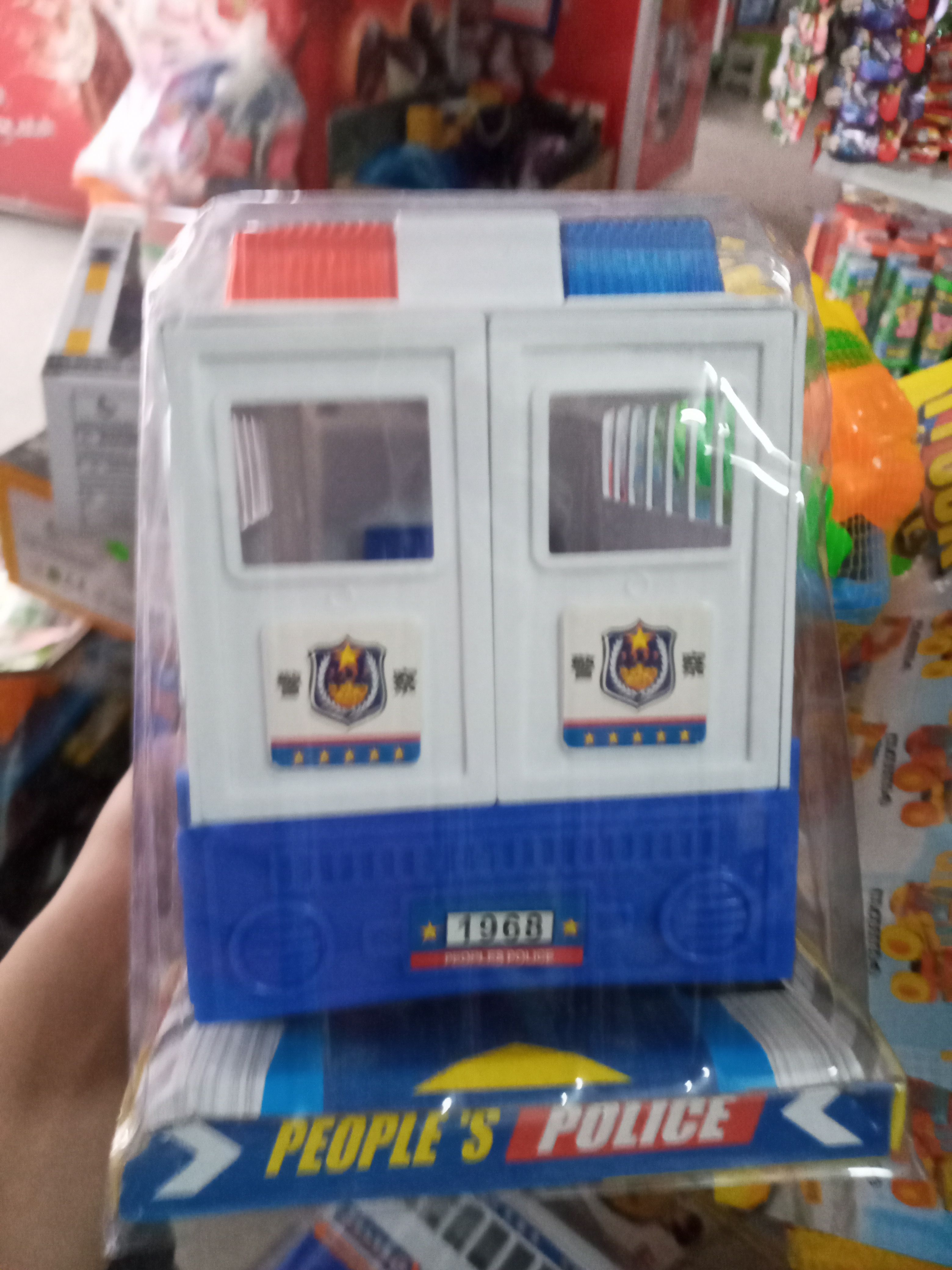 xe đồ chơi cảnh sát