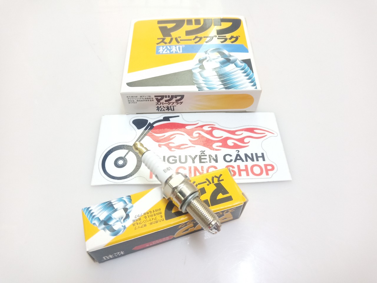 Bugi 3 chấu xe click các đời