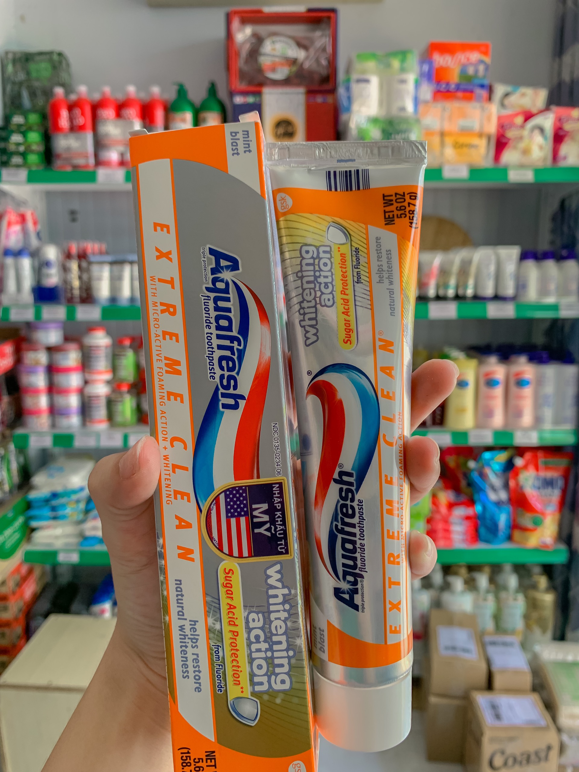 Kem Đánh Răng AQUAFRESH WHITENING 158G Của Mỹ