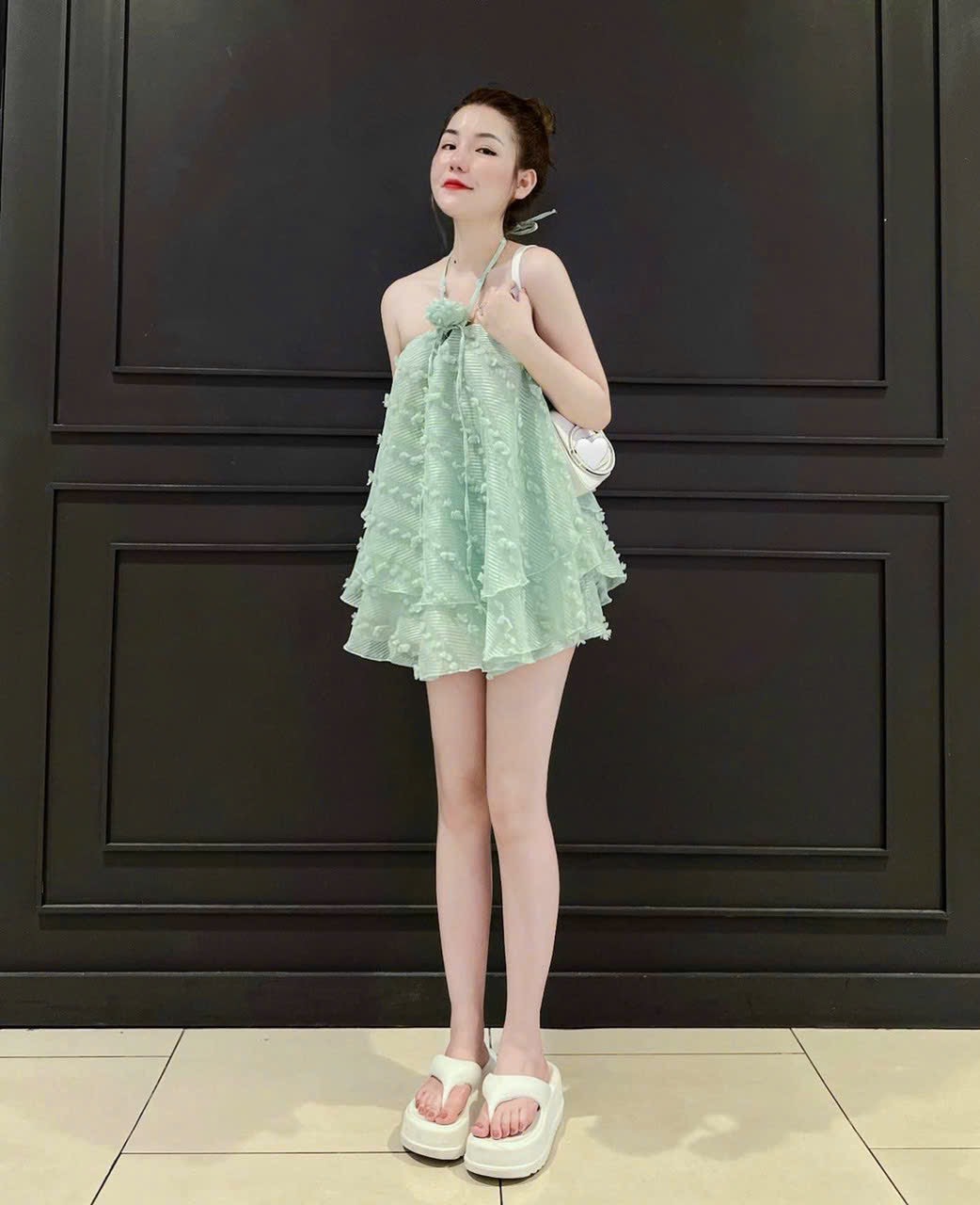 Set thời trang nữ siêu HOT đầm yếm đính hoa chất xô lông mix quần đùi Set bộ hottrend đầm yếm kiểu babydol mix quần ngắn xinh xắn Set bộ siêu HOT đầm babydol cổ yếm mix quần ngắn dễ thương TH
