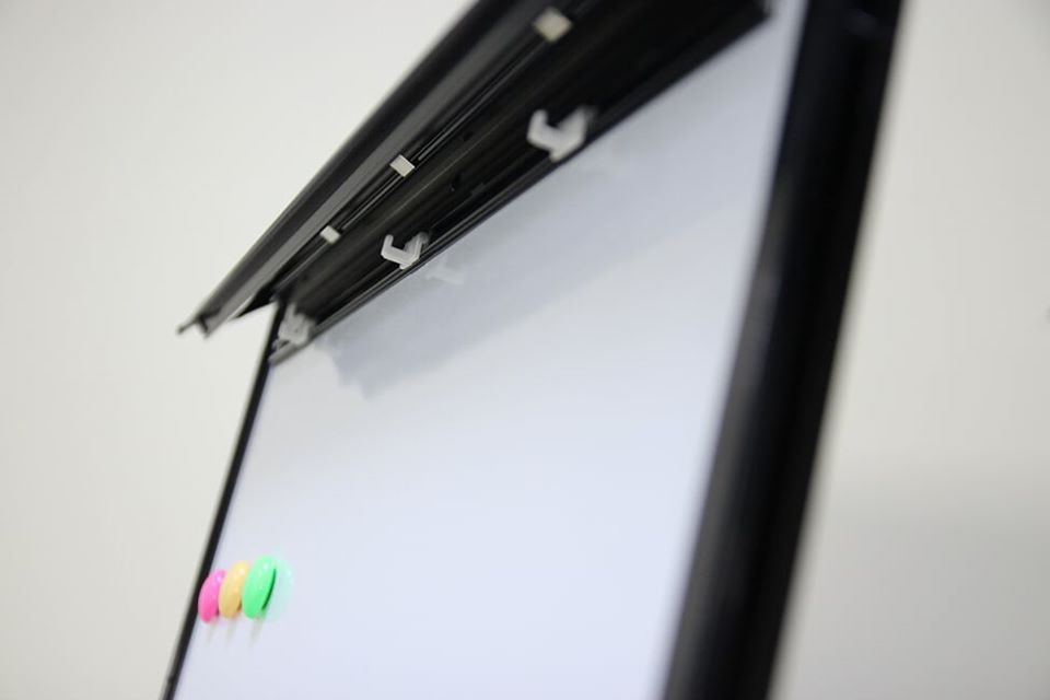 Bảng Flipchart Silicon 3 chân FB33(70x100)