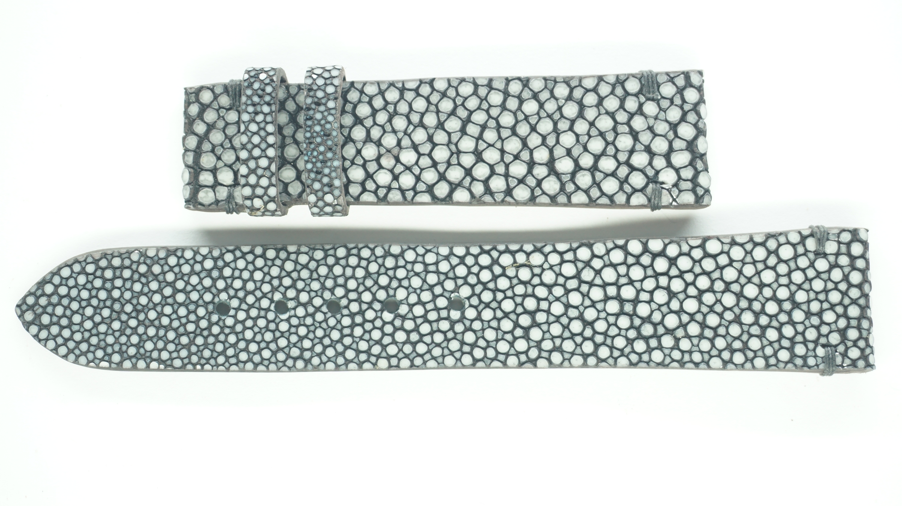 Mô tả sản phẩm Dây đồng hồ DA CÁ ĐUỐI [ DA THẬT 100% ] Vân Hạt ( 20mmx18mmx123mm )
