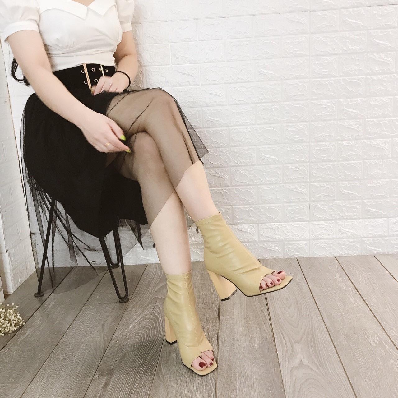 Boot hở mũi xỏ ngón da mềm