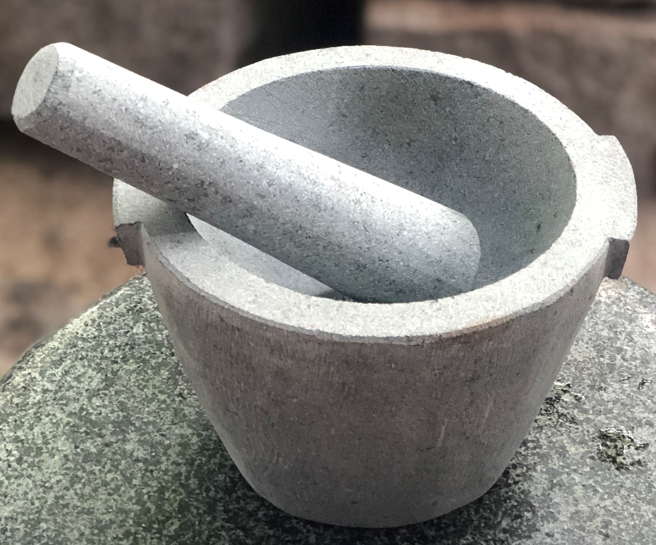 bộ sản phẩm cối đá + chày đá đường kính 16cm