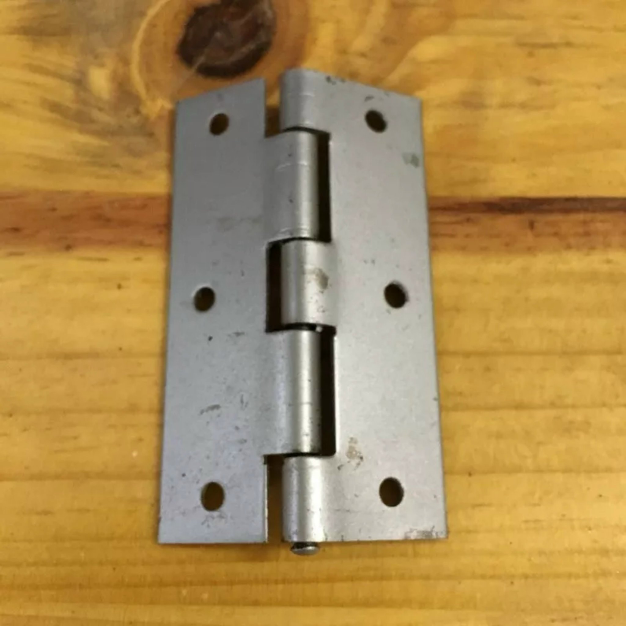 1 HỘP BẢN LỀ LÁ SẮT (24 CHIẾC)