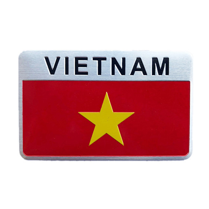 Logo cờ Việt Nam dán xe hơi: Logo cờ Việt Nam dán trên xe hơi đã trở thành một trào lưu mới trong cộng đồng xe hơi. Những chiếc xe sử dụng logo này trông rất ấn tượng và nổi bật trên đường phố. Điều đó còn truyền tải thông điệp về tinh thần yêu nước và lòng tự hào về quốc gia đến với mọi người trên đường.