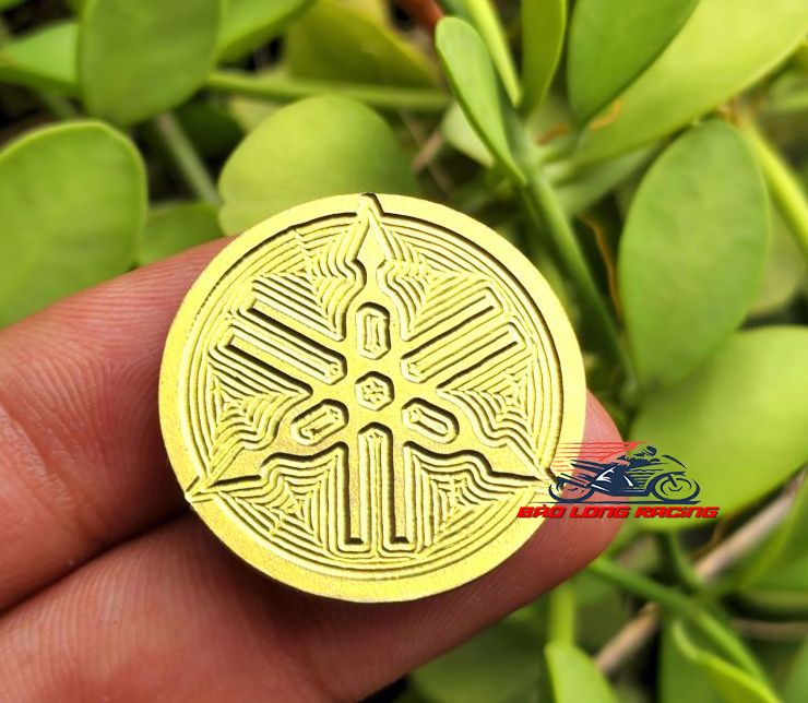 Tem titan vàng logo ya phi28 gắn trang trí cho xe máy sirius exciter....đúng titan 100%