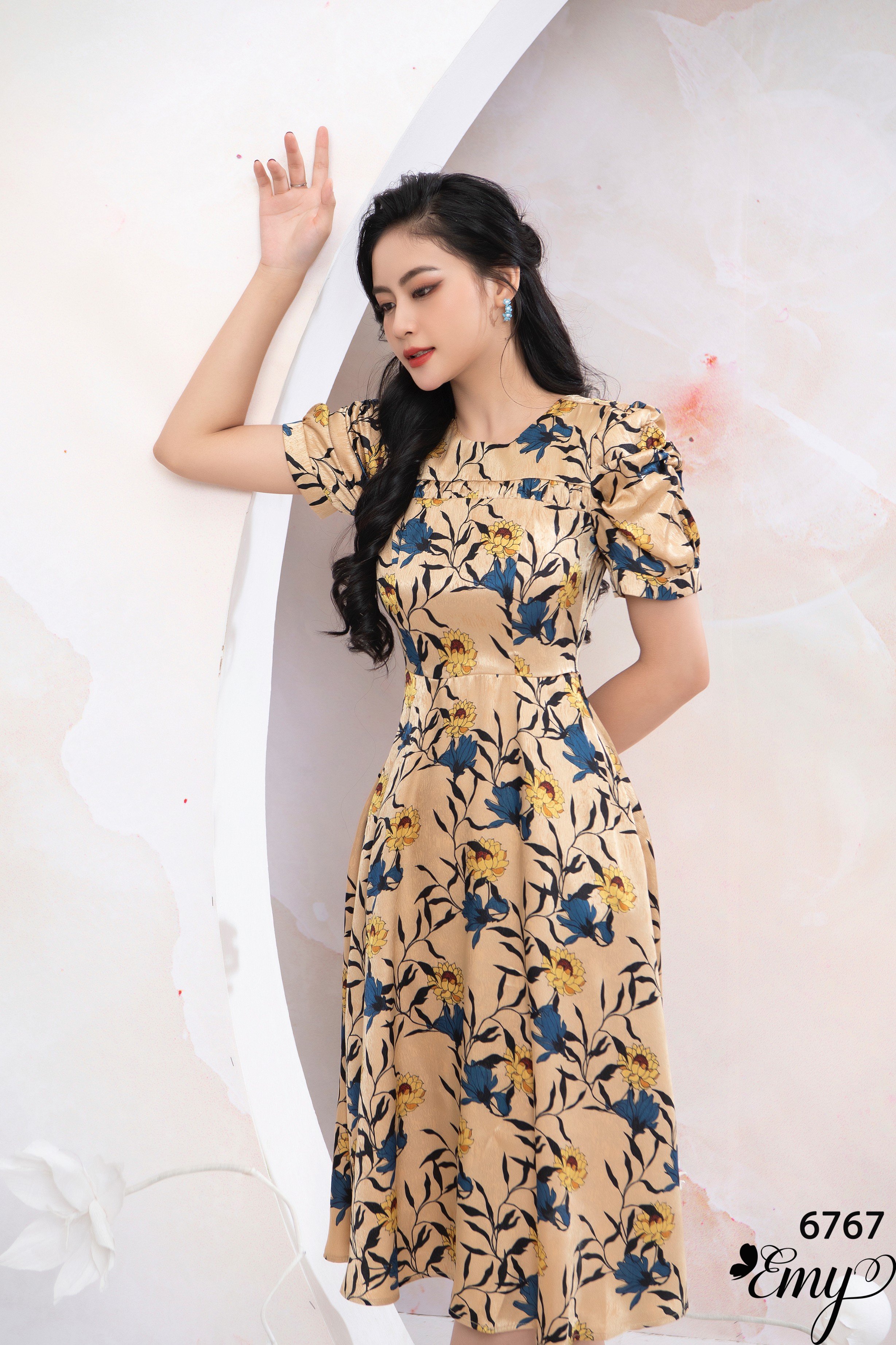 Đầm EMY EM6767 Xoè Lụa Vân Họa Tiết Hoa
