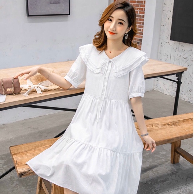 Đầm trắng tầng cổ viền ren