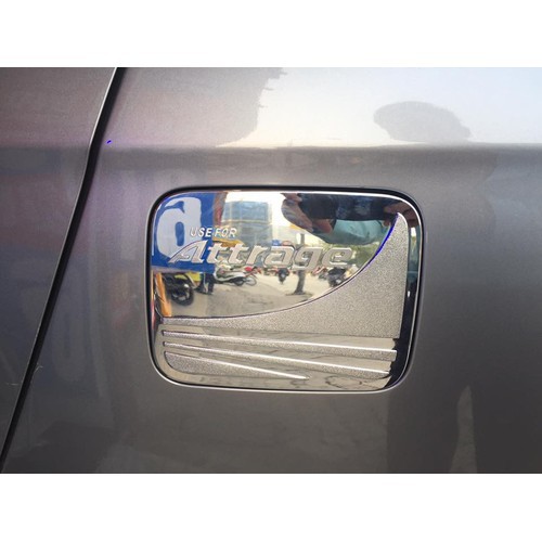 ốp nắp bình xăng mitsubishi attrage 2015 đến 2024
