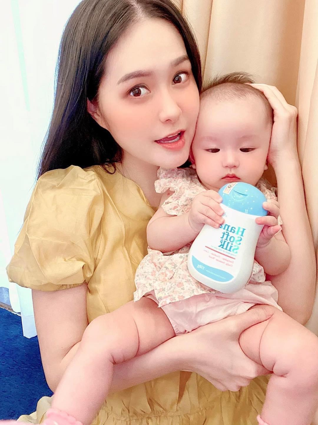 [HCM]{ 100%  chính hãng } Hanayuki Hana soft silk dung dịch vệ sinh