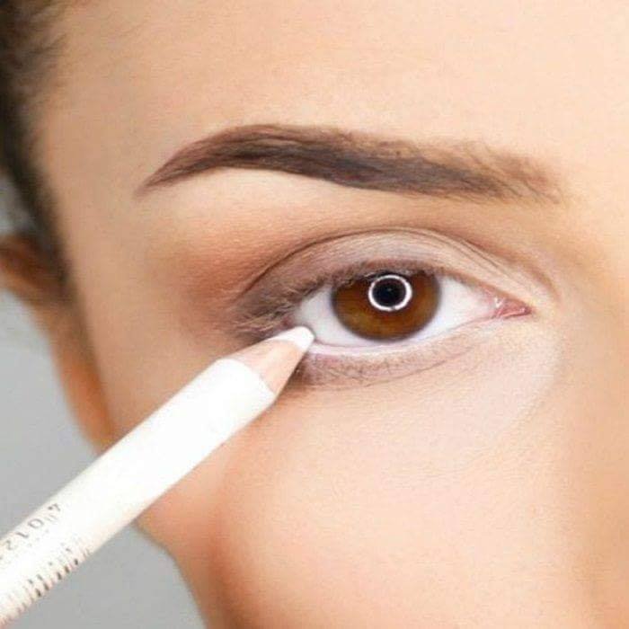 Chì kẻ mí mắt Catrice sẵn 2 màu đen trắng