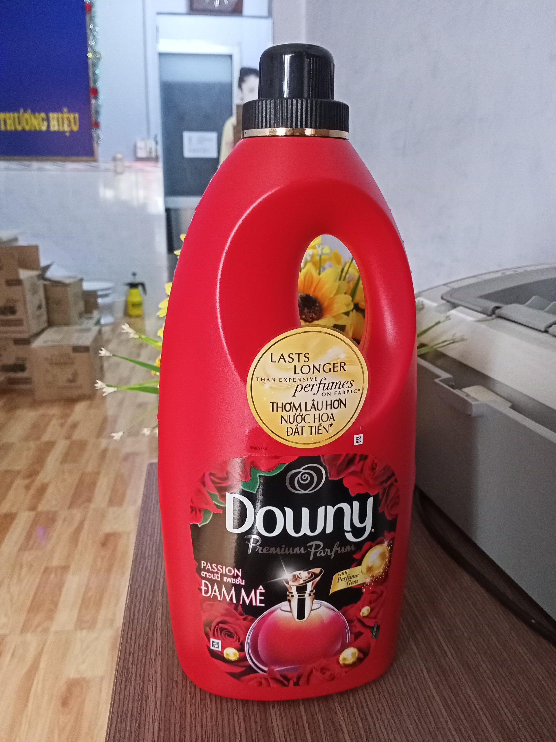 Nước Xả Vải Downy Đam Mê Chai 1.8L