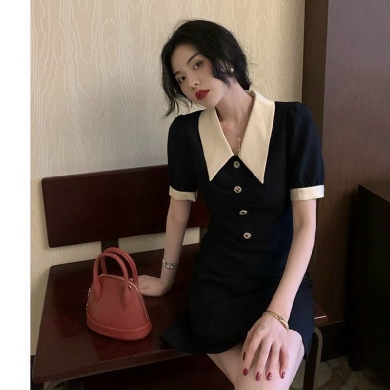 Đầm đen cổ trắng nút trước v2