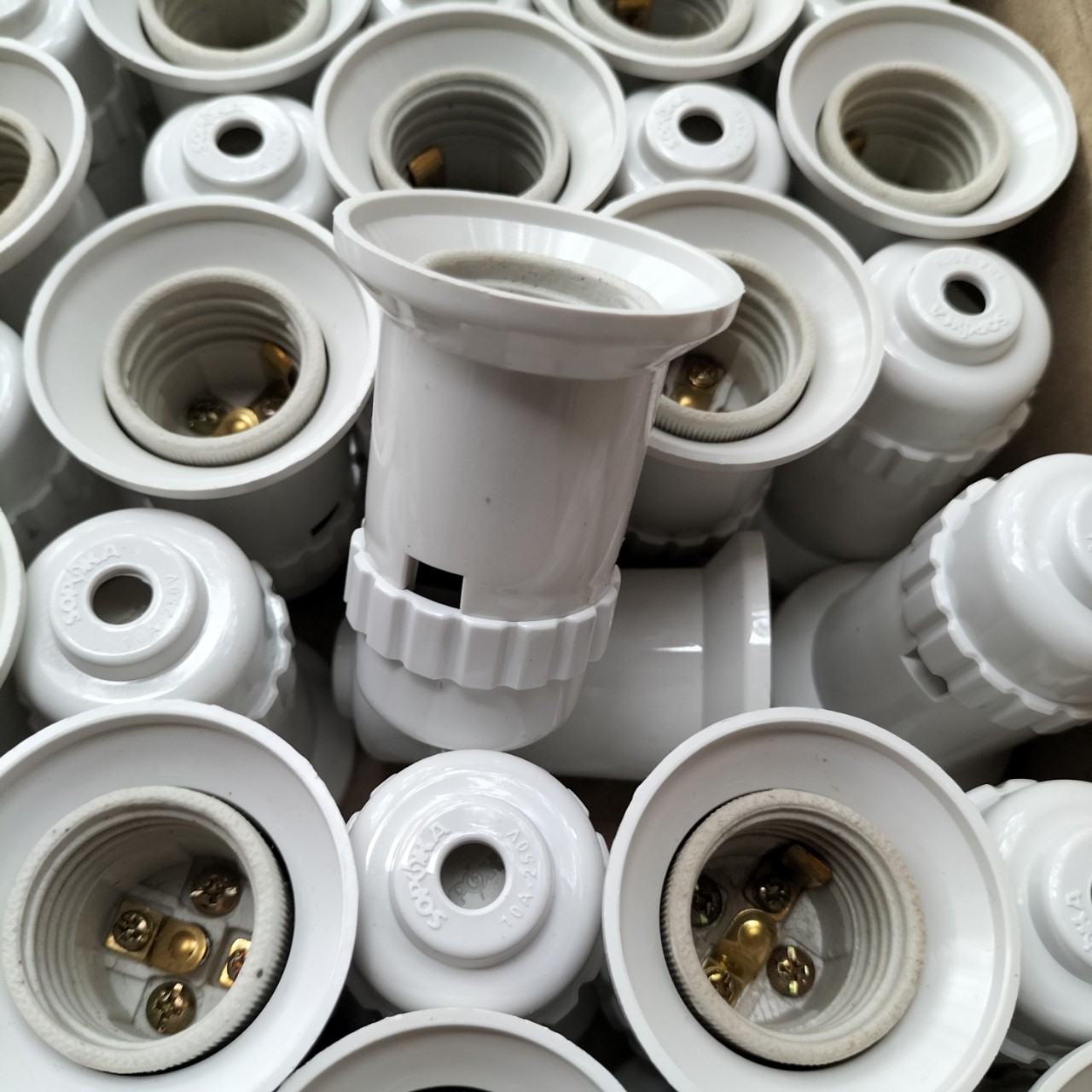 Đui đèn ren sứ chống cháy chống nước E27