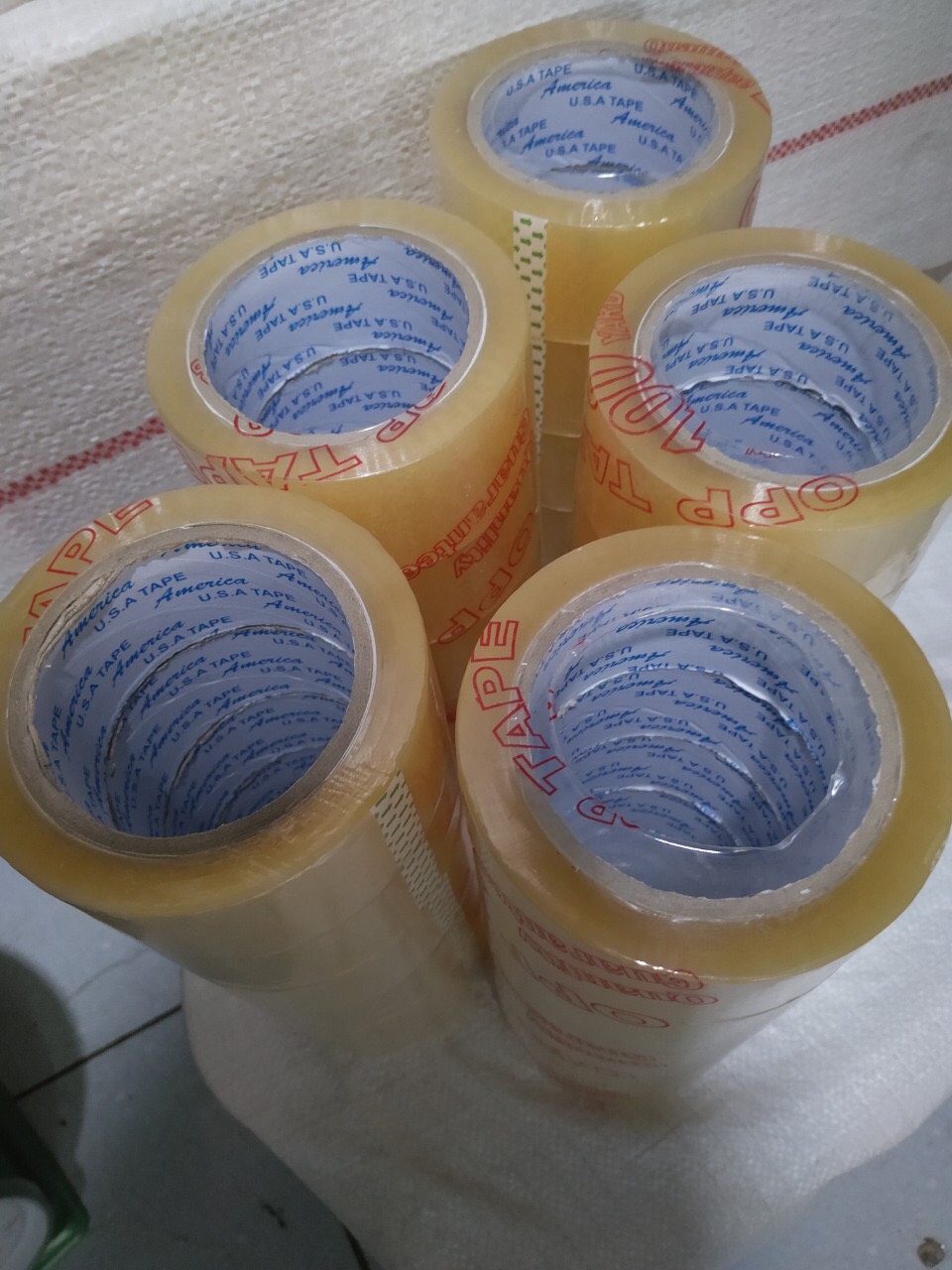 1 cây băng keo: trong - đục 100yard (6 cuộn)