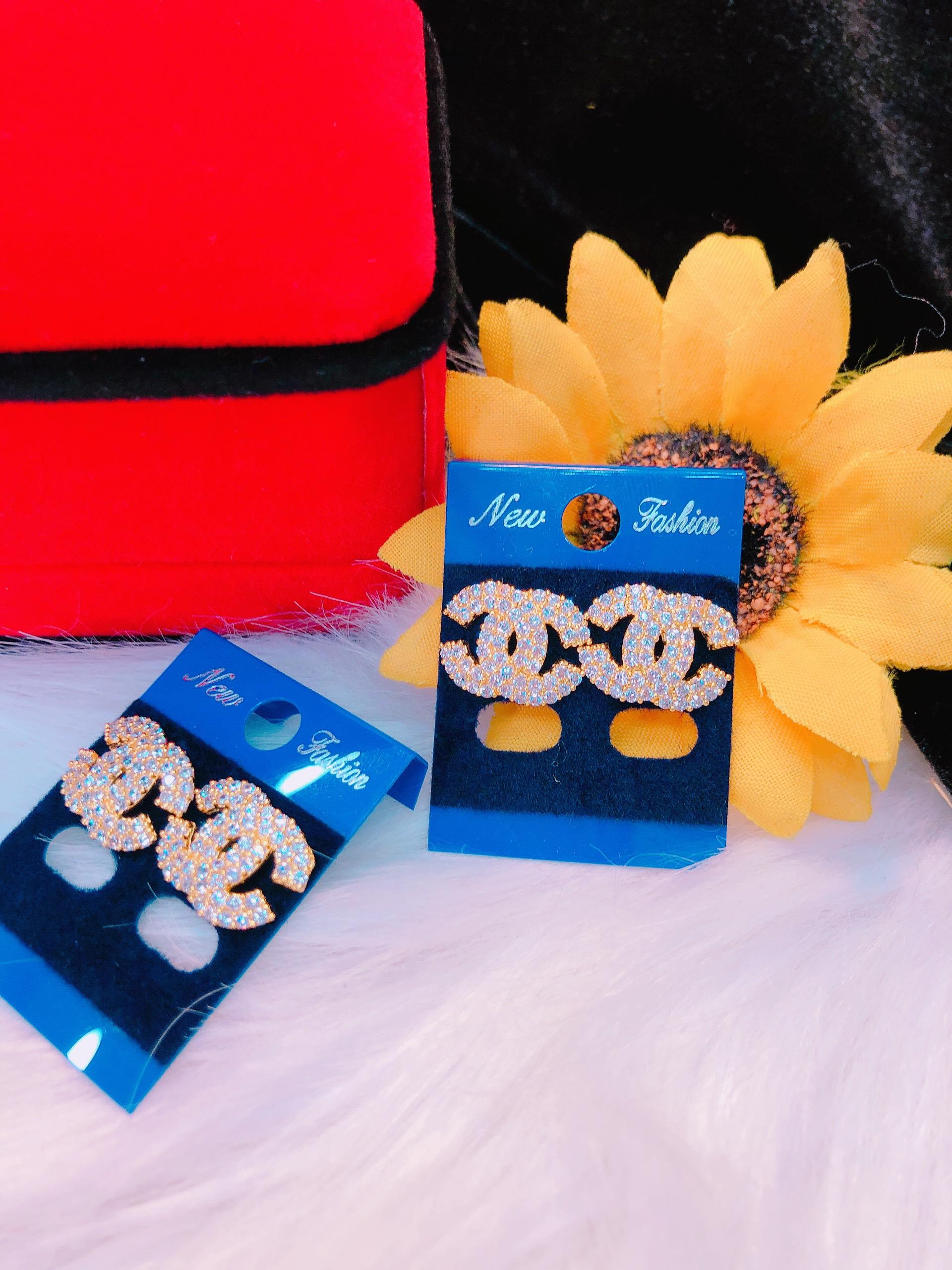 Bông tai hoa tai nữ chữ X dát pha lê lấp lánh cao cấp thiết kế thời trang Trang Sức Miga VB28081901 - đeo đi tiệc đi chơi làm công sở cực sang chảnh và quý phái