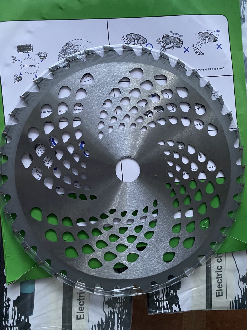 Lưỡi cắt cỏ tròn 255MM 40 răng