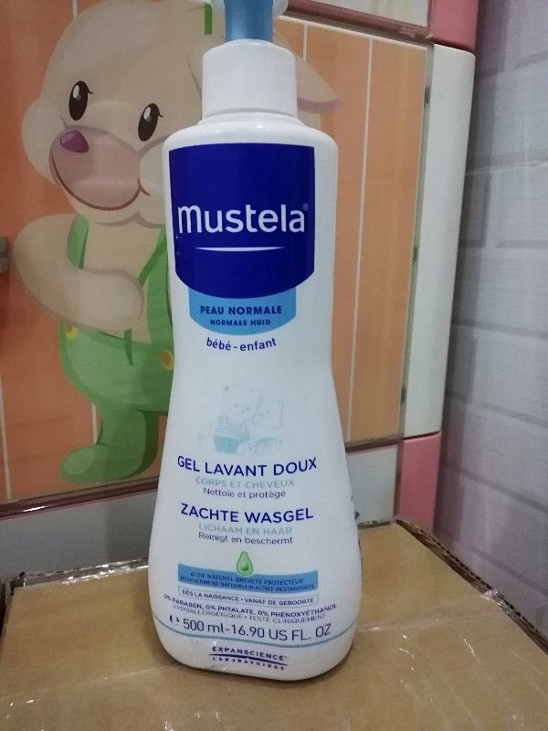 sữa tắm & gội Mustela cho bé