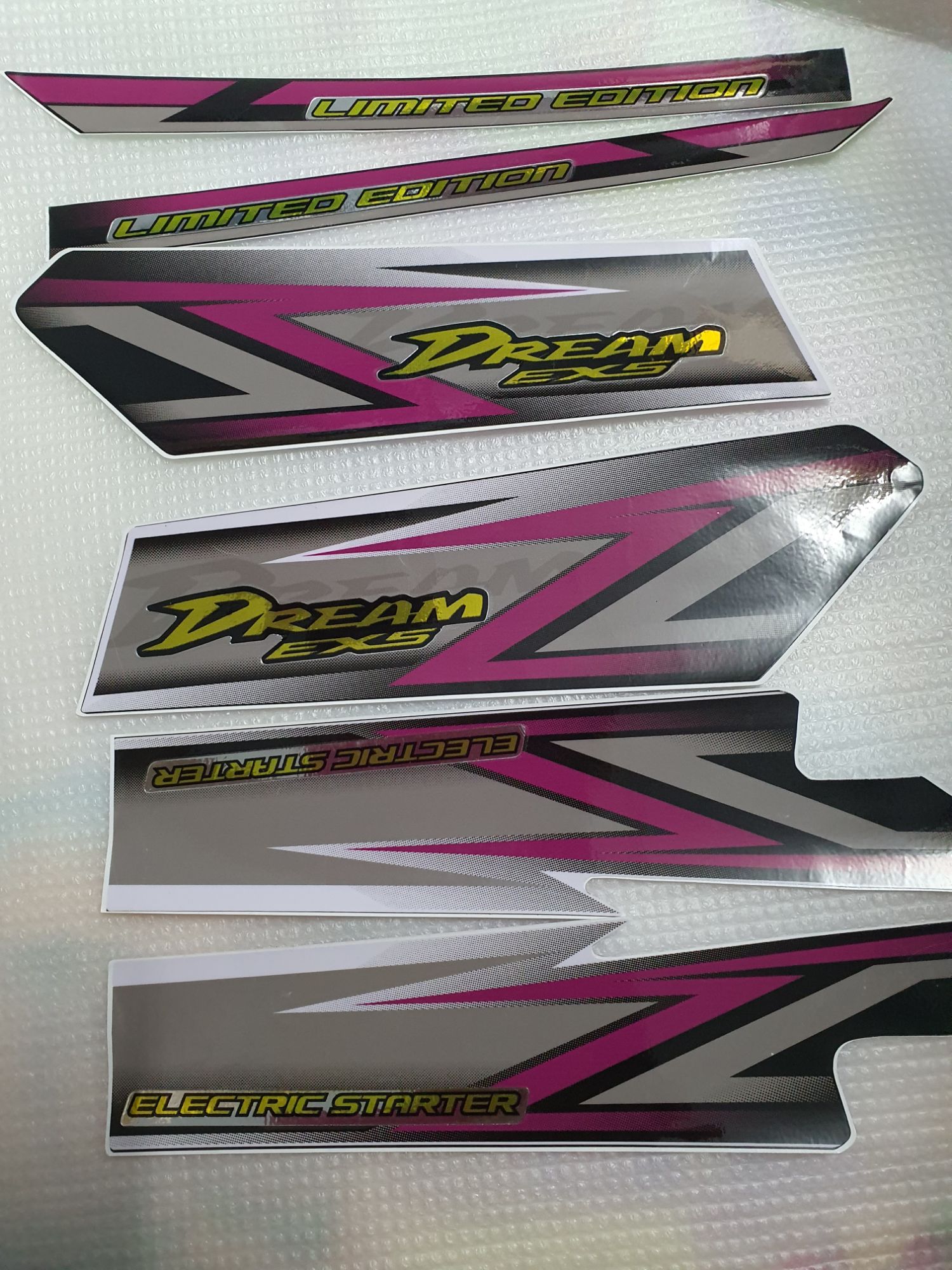 Tem Z hồng dán xe Dream