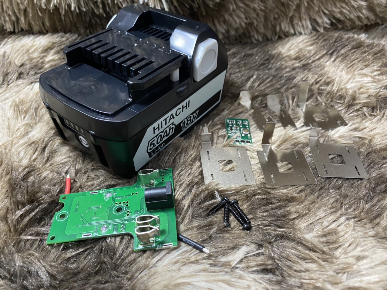 Vỏ Mạch pin Hitachi 5S 18V, nhận sạc Adadpter và có led báo pin