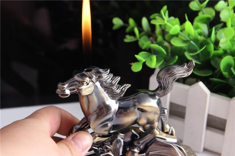 Bật lửa kiêm gạt tàn 2 chức năng hình Ngựa Phi ( Kim loại ) Size : 12cm X 11cm X 9cm
