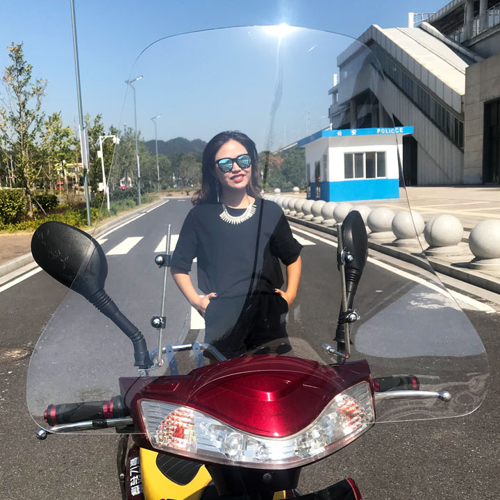 Kính chắn gió xe máy cao cấp CG04