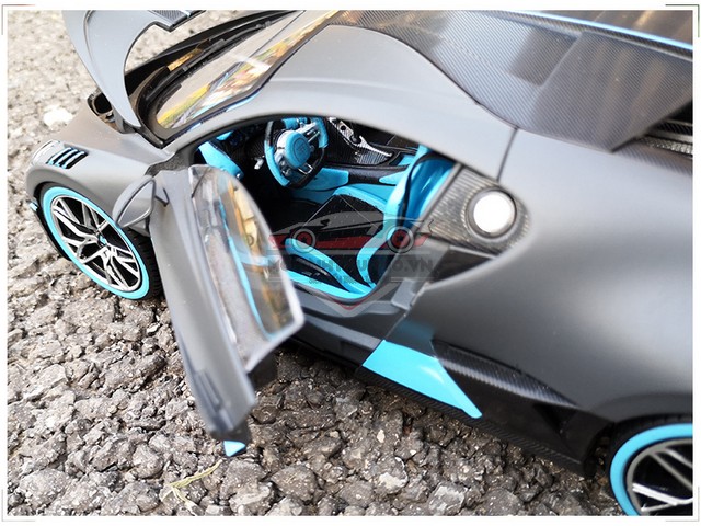 Xe mô hình Bugatti Divo, TL 1:24