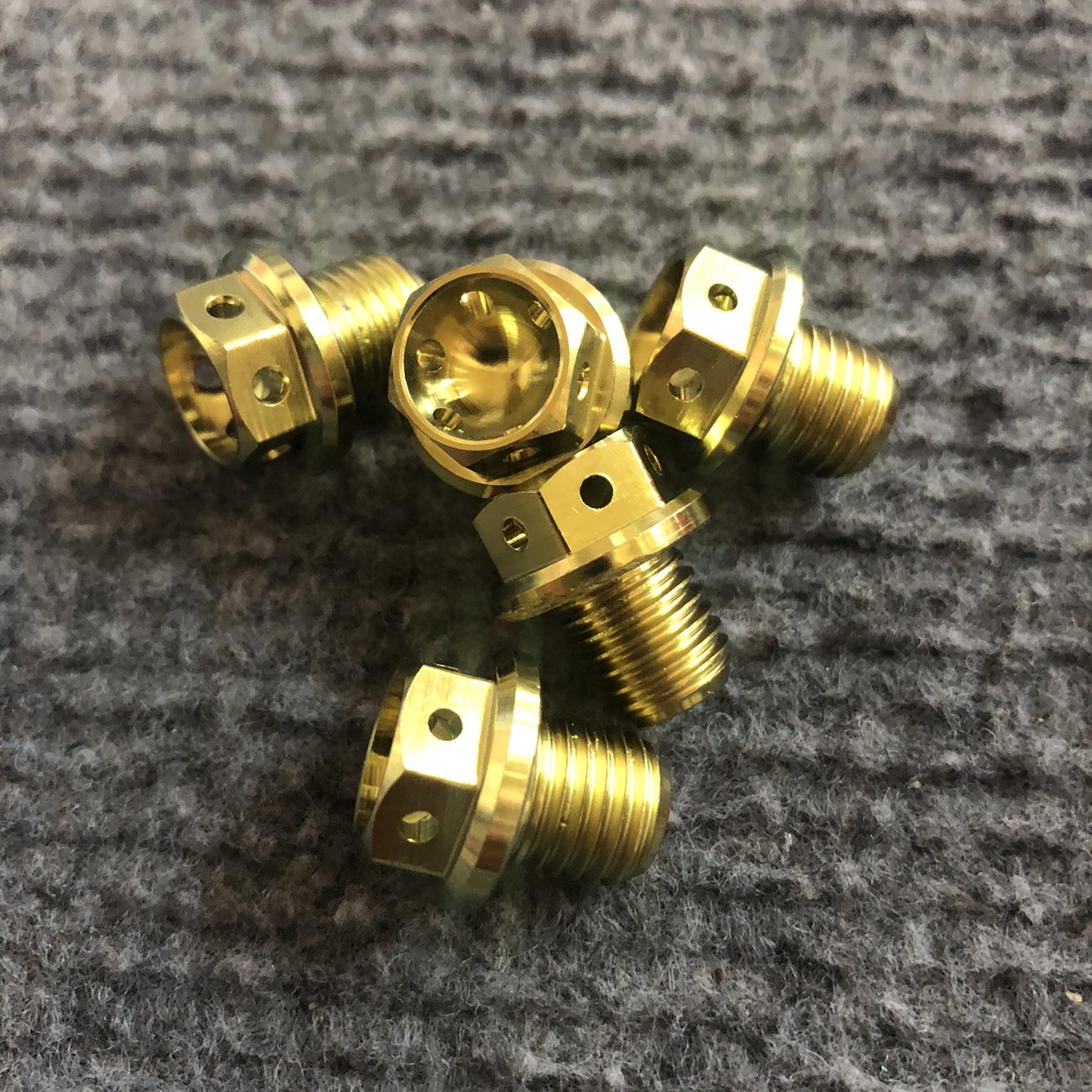 Ốc chân kính titan gr5 đầu vương miệng thuận,ngược răng 10ly