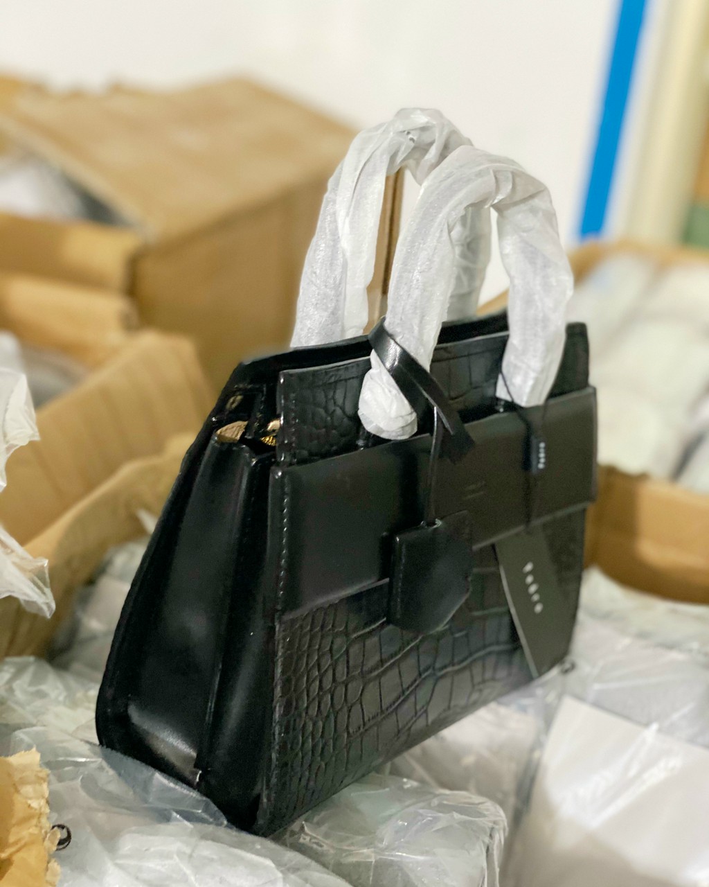 Túi xách công sở PEDR0 đang on web siêu xinh PW2-46390008