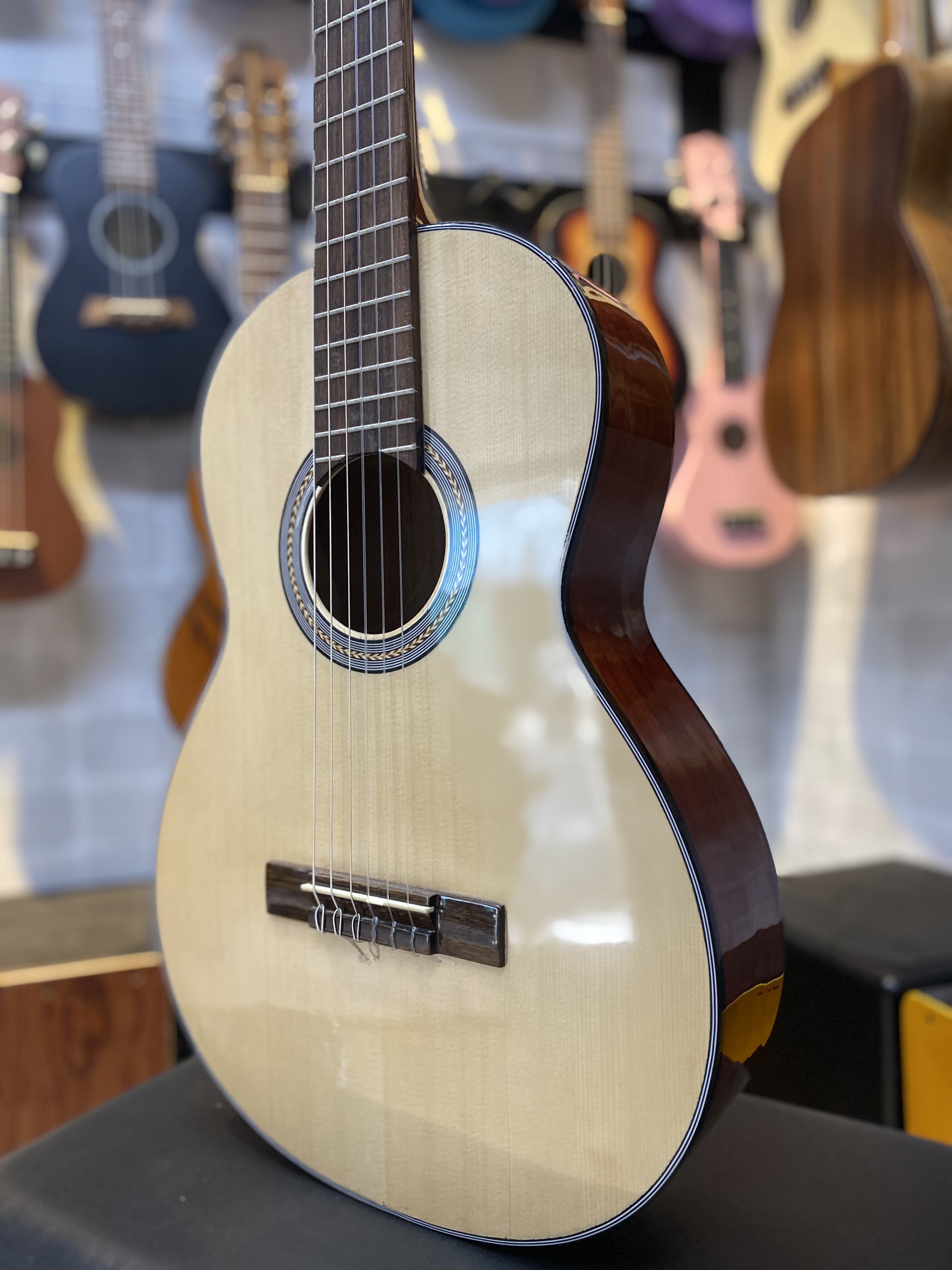 (Miễn Phí Ship) Đàn guitar classic mini size 3/4  gỗ hồng đào