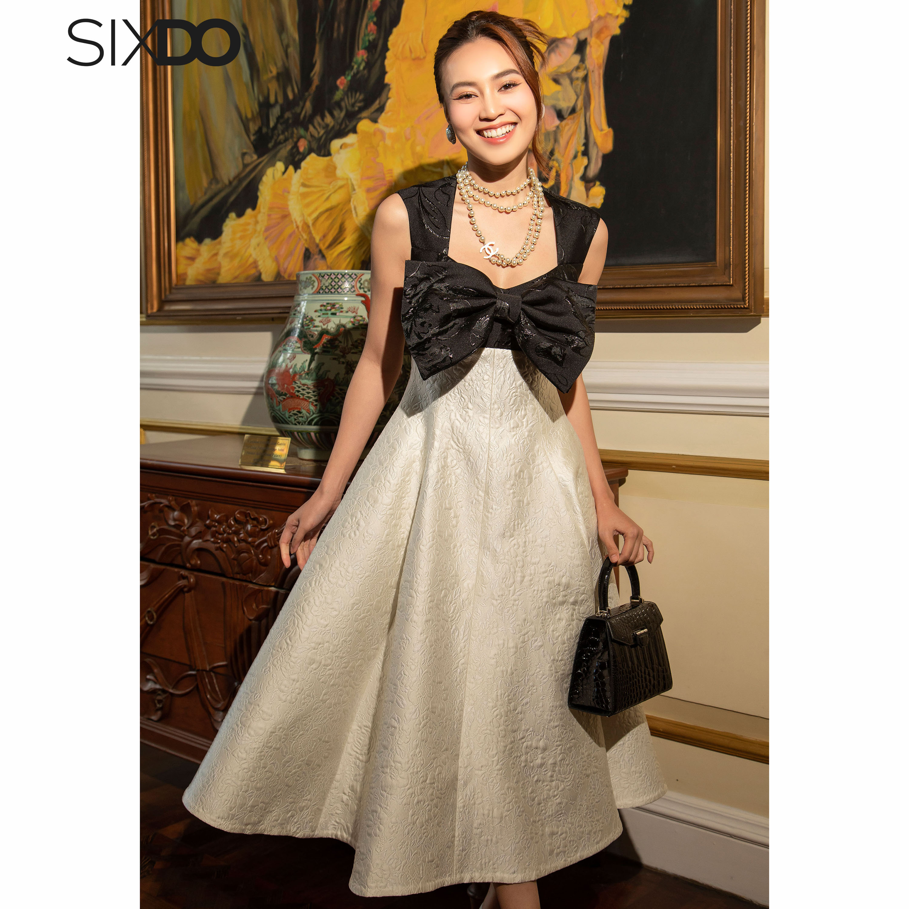 Đầm gấm xòe cổ vuông phối nơ SIXDO (White Queen Anne Midi Brocade Dress)