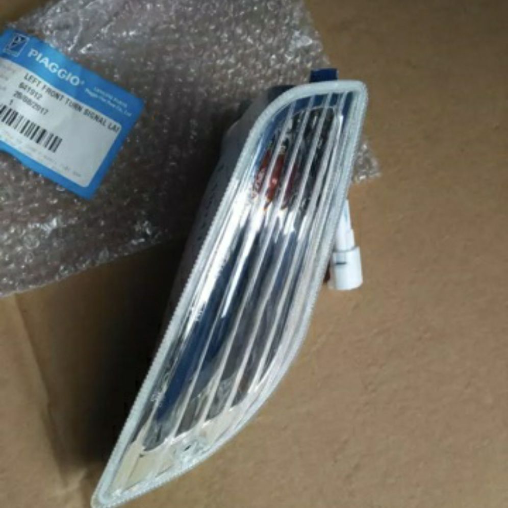 Xi nhan trước bên trái xe Vespa Lx 125/150 Zin