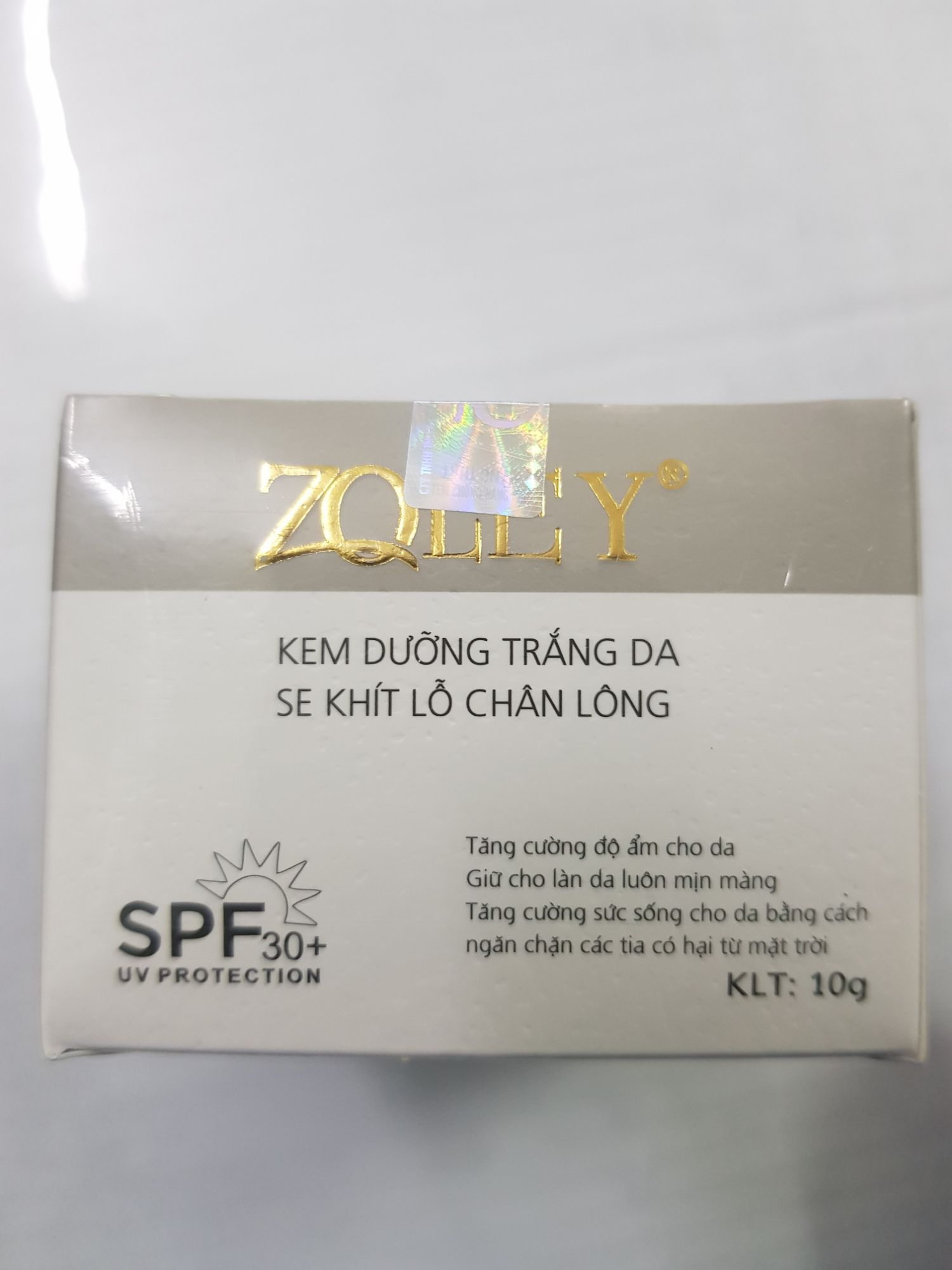 face zoley trăng da se khit chan long