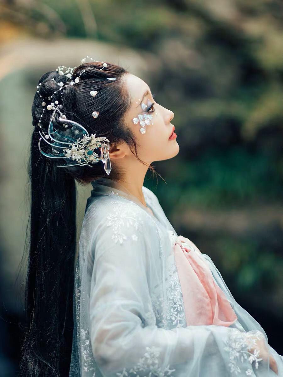 Hạt nhiều màu đính mắt