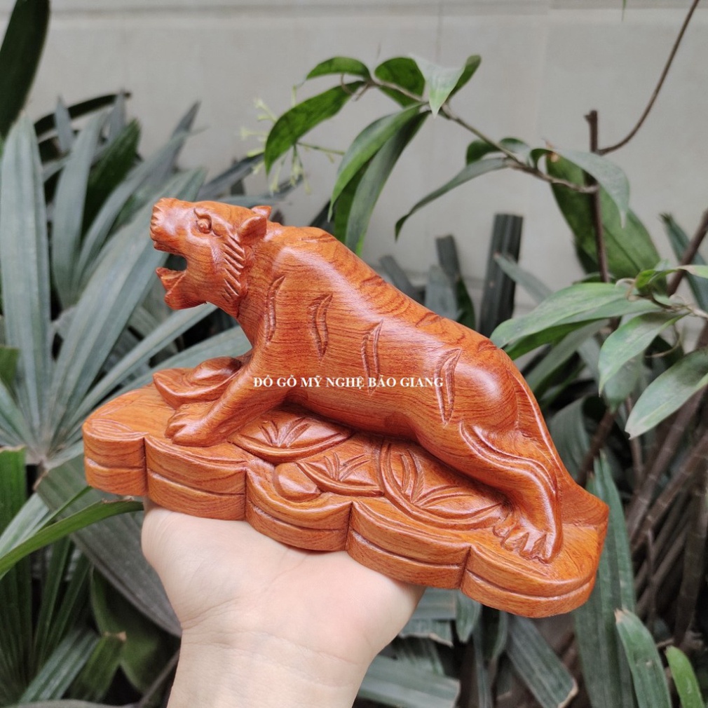 Tượng con hổ bằng gỗ hương 20 cm